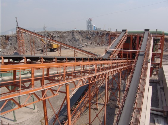 输送带 建材与矿山机械设备中的关键传动组件